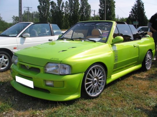 Escort Cabriolet, pas d'origine je pr&eacute;cise...
