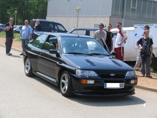Arriv&eacute;e d'une Escort Cosworth