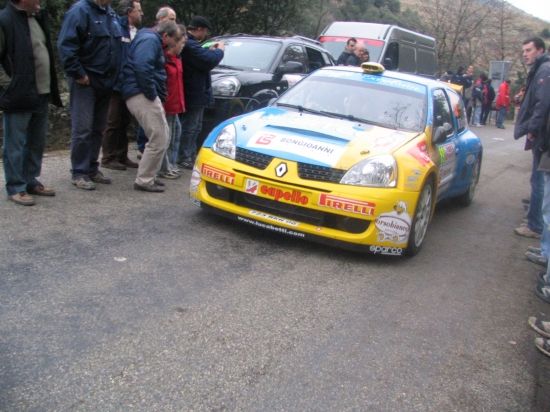 Renault Clio plut&ocirc;t galb&eacute;e...