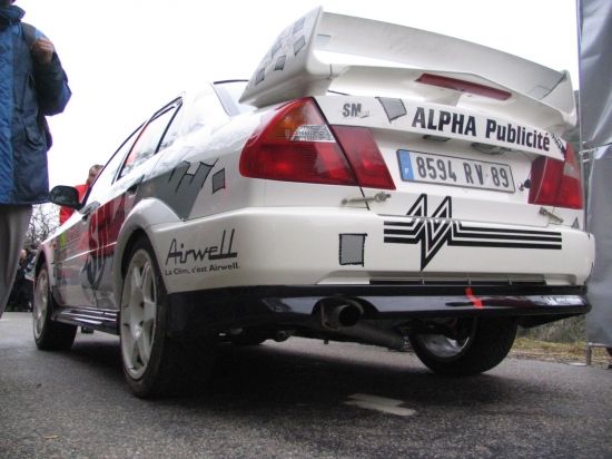 la m&ecirc;me Lancer vue de dos...