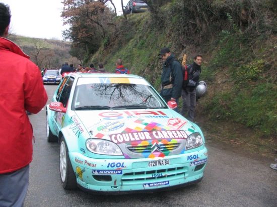 Une Saxo un peu &eacute;largie