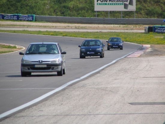 Un Fauve poursuivi par des Clio