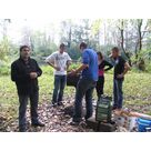 Pilou pr&eacute;pare le barbecue