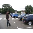 Matthieu qui regarde un tas de Puma