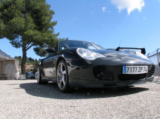 Une grosse Porsche Turbo